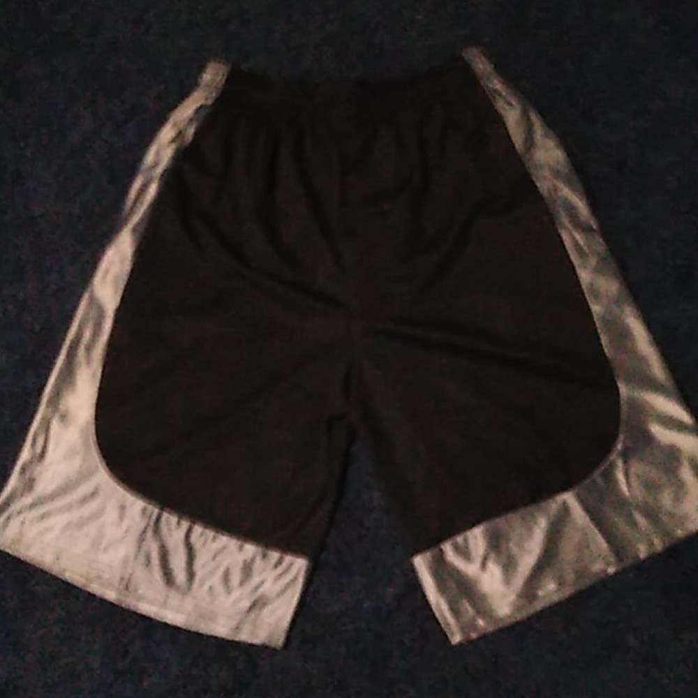 Shorts - Picture 2 of 6